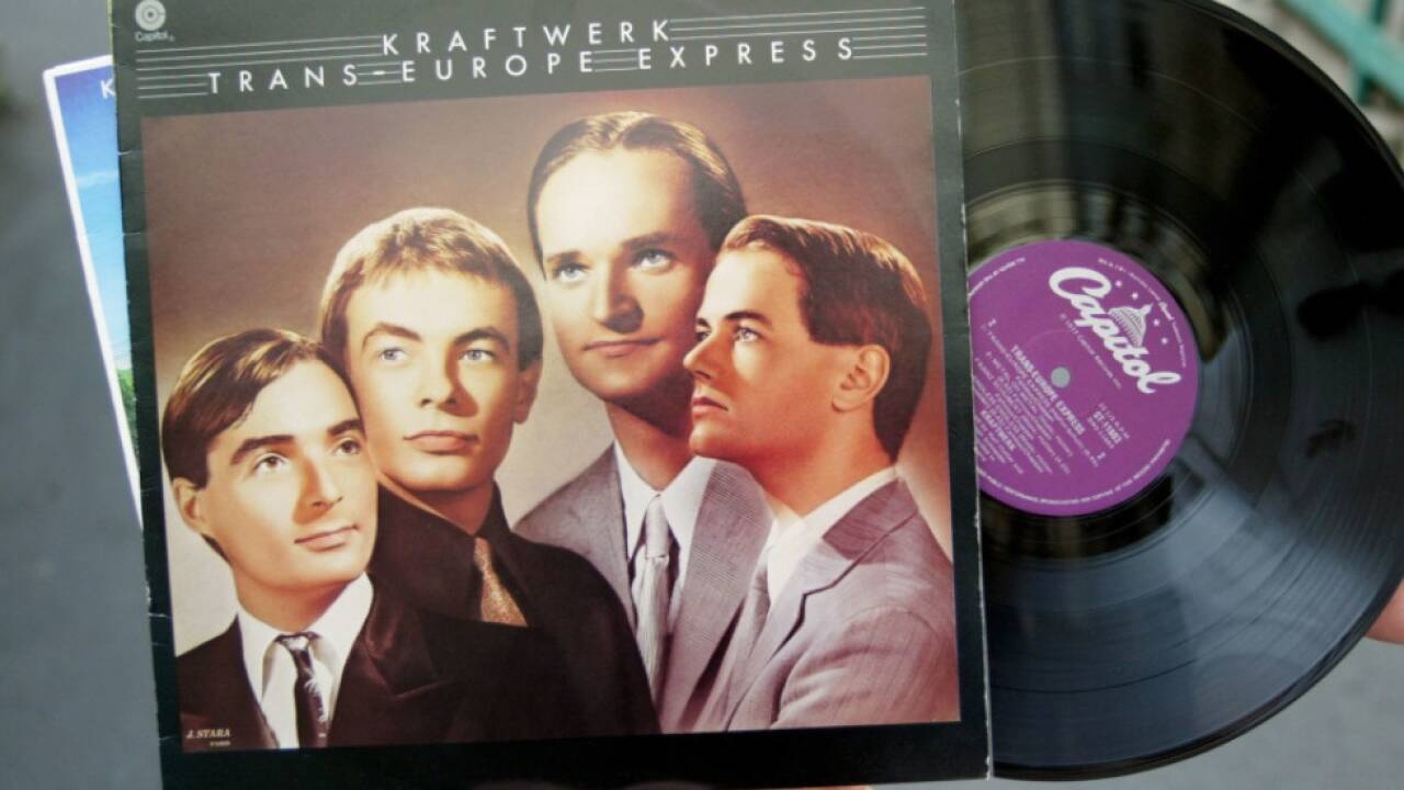 Schneider auf einem Kraftwerk-Cover (2. von rechts) 