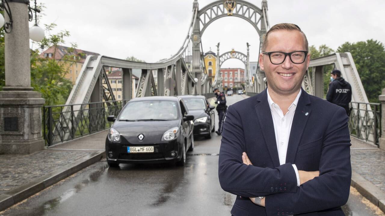 „Wir sind sauer,“ sagt Bürgermeister Georg Djundja aus Oberndorf. Er fordert eine Lockerung der Grenzkontrollen und einheitliche Regelungen dies- und jenseits der Grenze.  