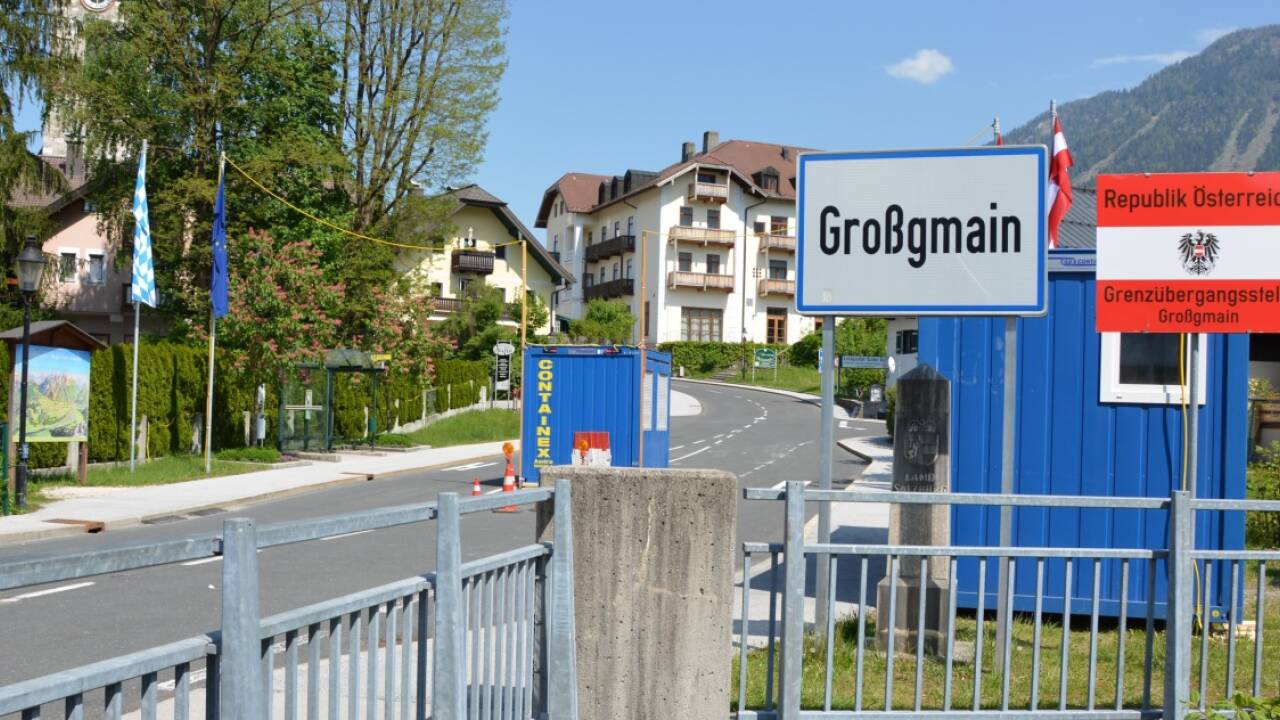 Der Grenzübergang in Großgmain soll ab Mittwoch wieder aufgehen. Die Container für die Grenzpolizei stehen bereits bereit.  