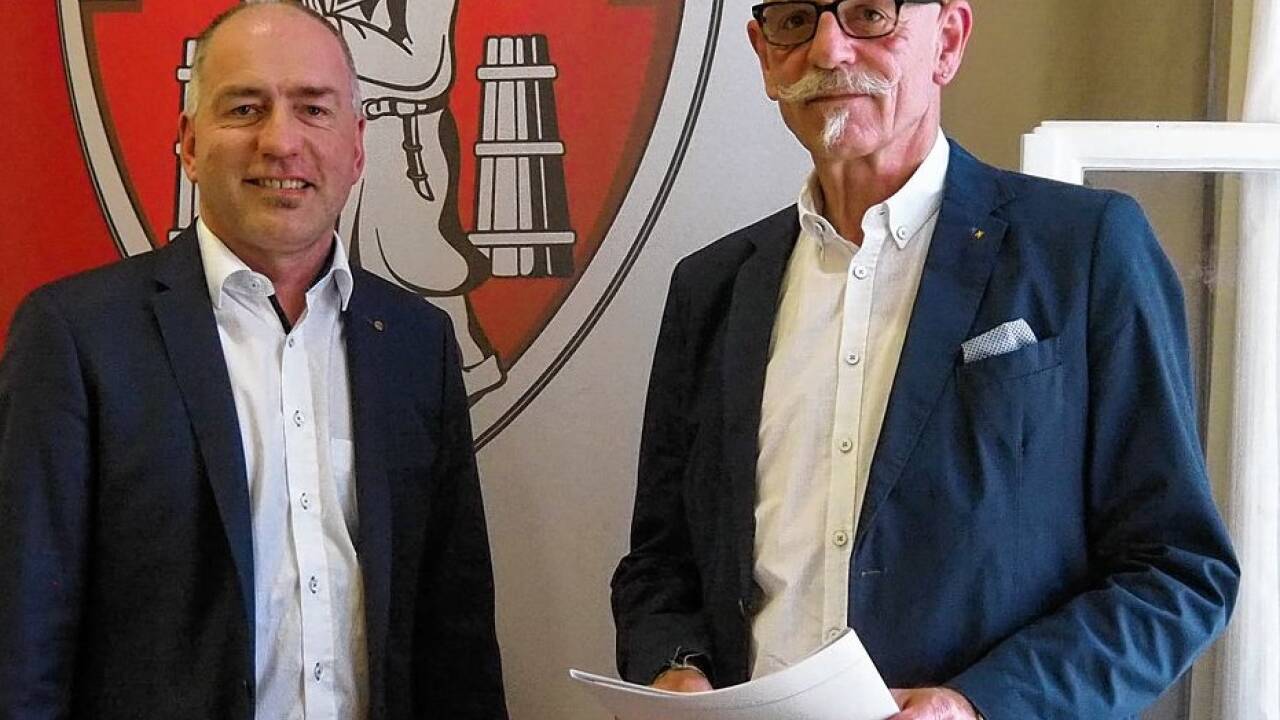 ... Christian Bruckmüller (r.) als neuer Gemeindevertreter der Grünen,... 
