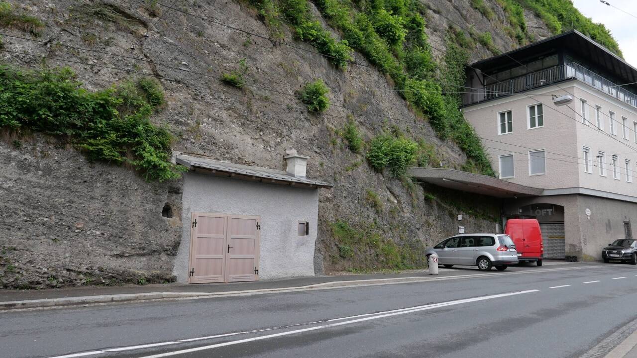 Frisch herausgeputzt präsentiert sich das Groschenloch zwischen dem Klausentor und dem Loft-Haus in der Müllner Hauptstraße 1. Frisch herausgeputzt präsentiert sich das Groschenloch zwischen dem Klausentor und dem Loft-Haus in der Müllner Hauptstraße 1.