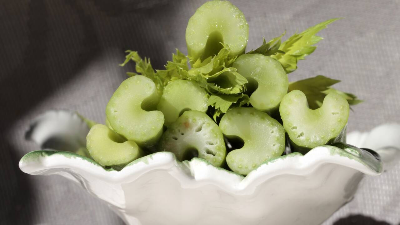 Staudensellerie ist die Basis für „piemontesischen Salat“. 