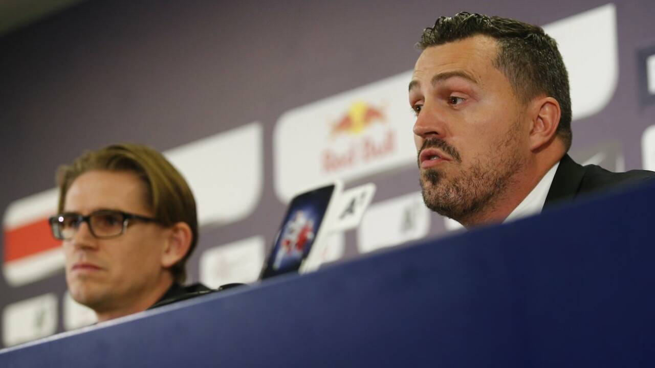 Óscar García auf Kuschelkurs mit der Clubführung Óscar García auf Kuschelkurs mit der Clubführung