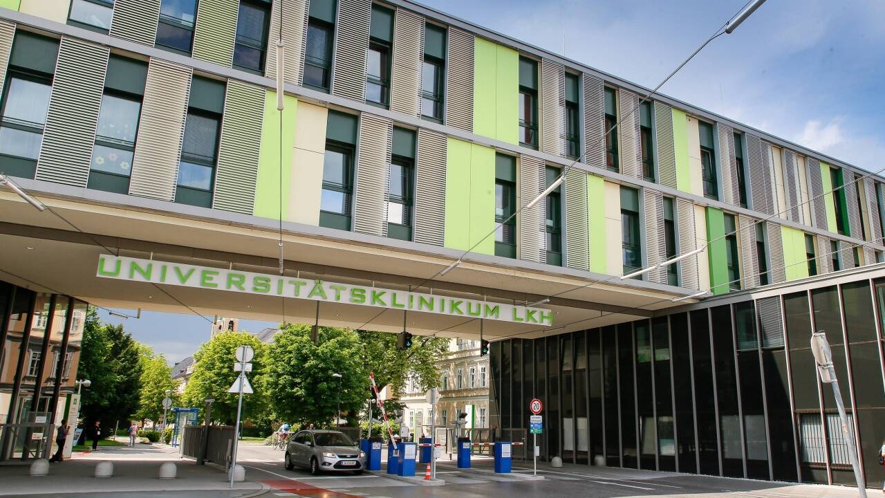Das LKH Salzburg hat wegen der Coronapandemie etliche Operationen verschoben. Das LKH Salzburg hat wegen der Coronapandemie etliche Operationen verschoben.