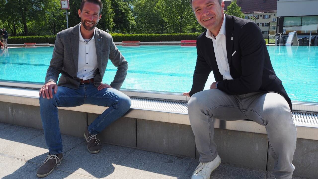 Roland Oberhauser und Bernhard Auinger im Aya-Bad: „Wir setzen auf den Hausverstand bei unseren Gästen.“  