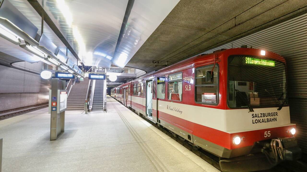Bislang ist beim Hauptbahnhof Endstation für die Lokalbahn. Ab 2023 soll hier der Tunnel weitergegraben werden bis zum Mirabellplatz. Und von dort soll es bis nach Hallein gehen.  