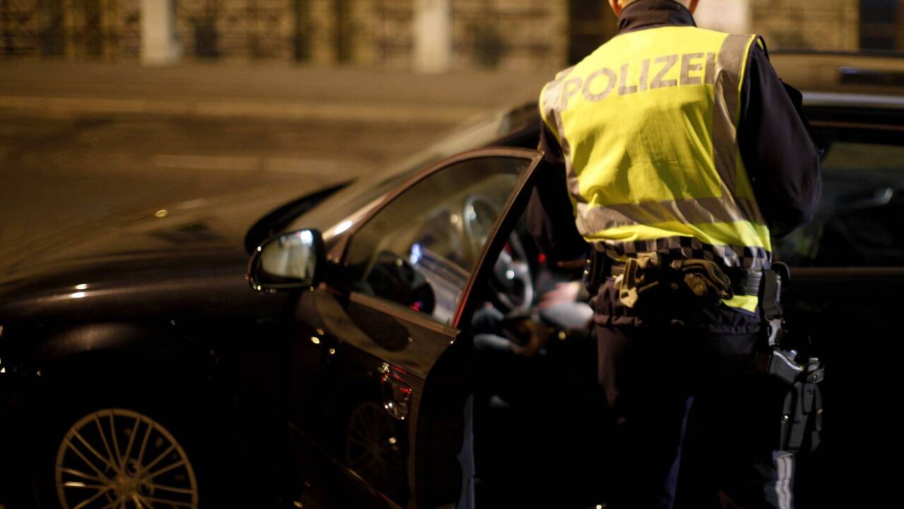 Die Polizei wusste über das Tuning-Treffen Bescheid. (Symbolbild)  Die Polizei wusste über das Tuning-Treffen Bescheid. (Symbolbild)