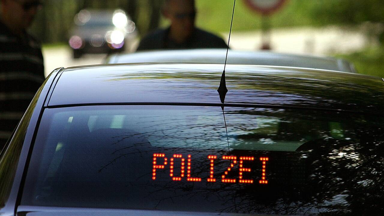 Der 53-Jährige wurde von der Zivilstreife der Landesverkehrsabteilung gestoppt.  Der 53-Jährige wurde von der Zivilstreife der Landesverkehrsabteilung gestoppt.