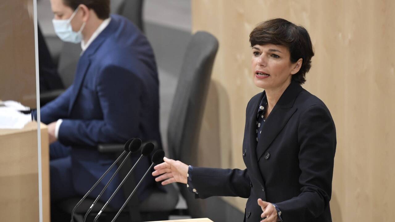 Bundeskanzler Sebastian Kurz (ÖVP) und SPÖ-Chefin Pamela Rendi-Wagner am Dienstag, 26. Mai 2020, während einer Sitzung des Nationalrates im Parlamentsausweichquartier in der Hofburg in Wien.  Bundeskanzler Sebastian Kurz (ÖVP) und SPÖ-Chefin Pamela Rendi-Wagner am Dienstag, 26. Mai 2020, während einer Sitzung des Nationalrates im Parlamentsausweichquartier in der Hofburg in Wien.