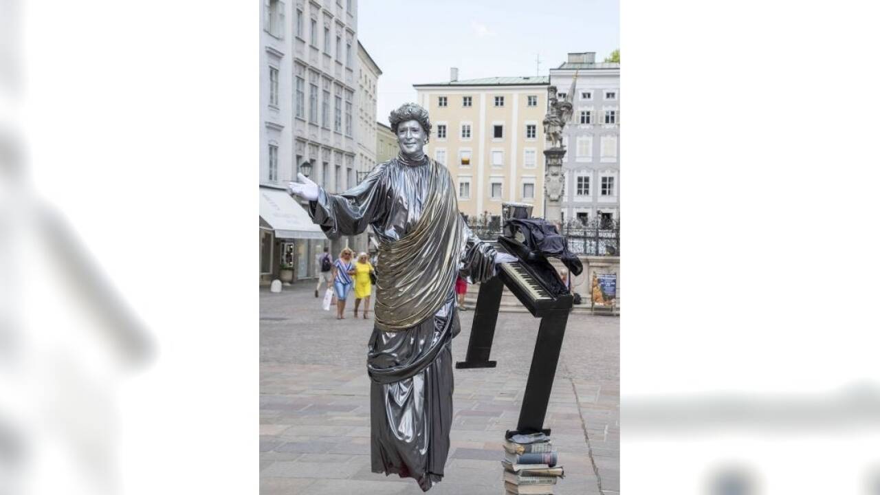 Krisenfest: „Ed Silver“ – und damit ein Stück Normalität – ist zurückgekehrt in die Salzburger Altstadt.   Krisenfest: „Ed Silver“ – und damit ein Stück Normalität – ist zurückgekehrt in die Salzburger Altstadt.