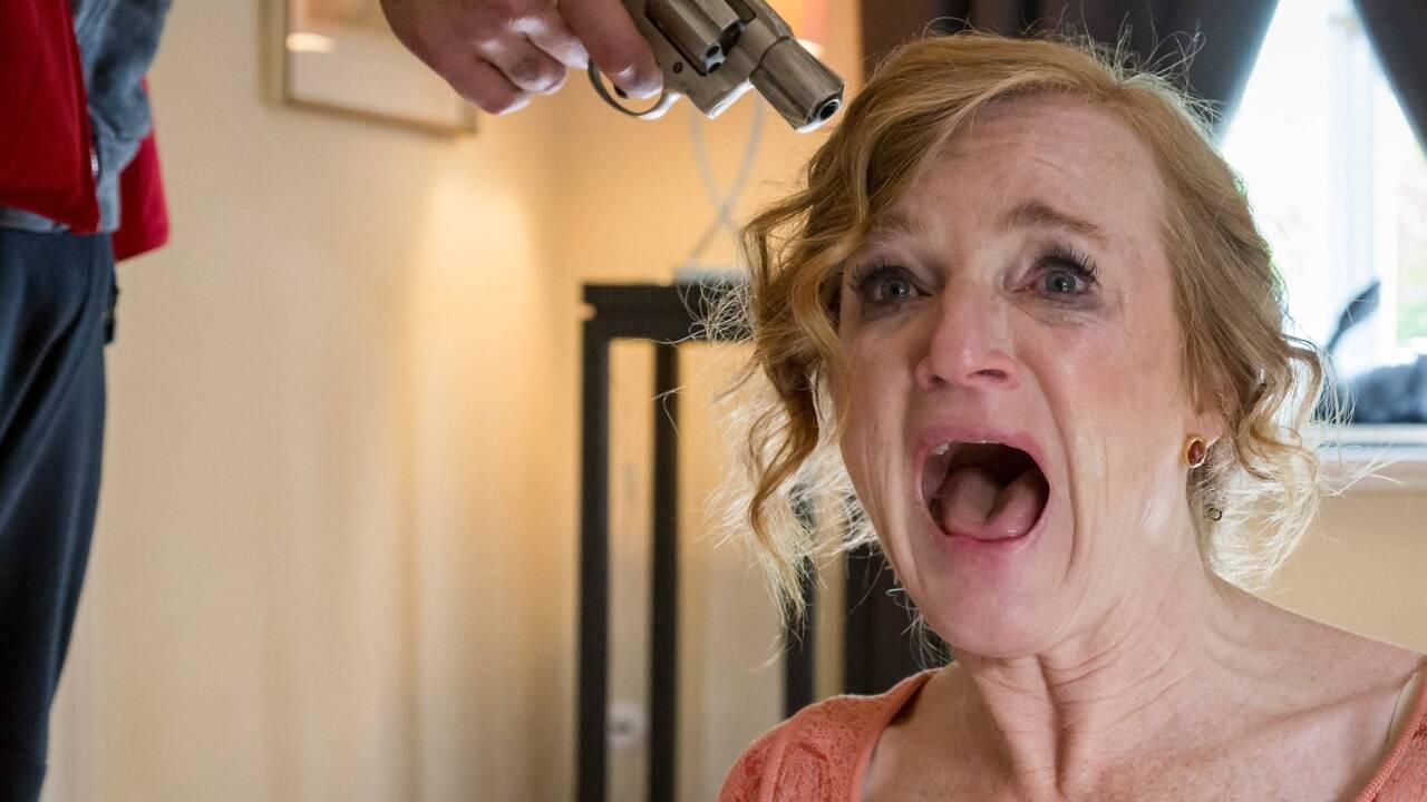 In großer Not: Marlies Schrey (Nina Petri) in der „Tatort“-Folge „Der letzte Schrey“.  In großer Not: Marlies Schrey (Nina Petri) in der „Tatort“-Folge „Der letzte Schrey“.