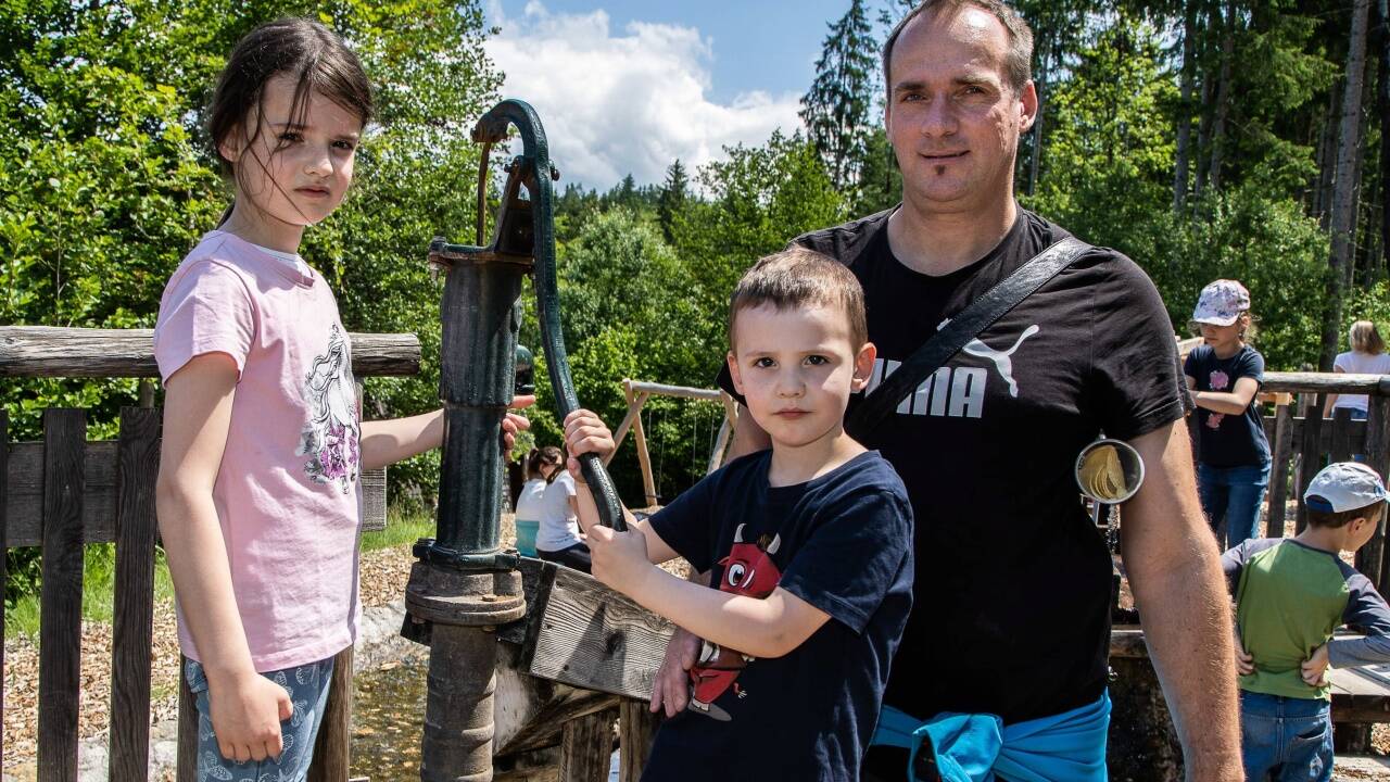 Stammgast Markus Leitner mit Emely und Valentin. 