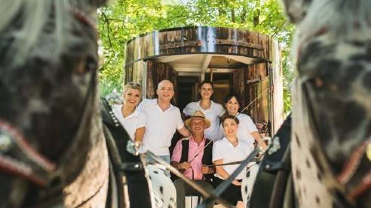 Aufnahme aus dem Vorjahr. Das Straßentheater kommt aber auch heuer im Wagen.  