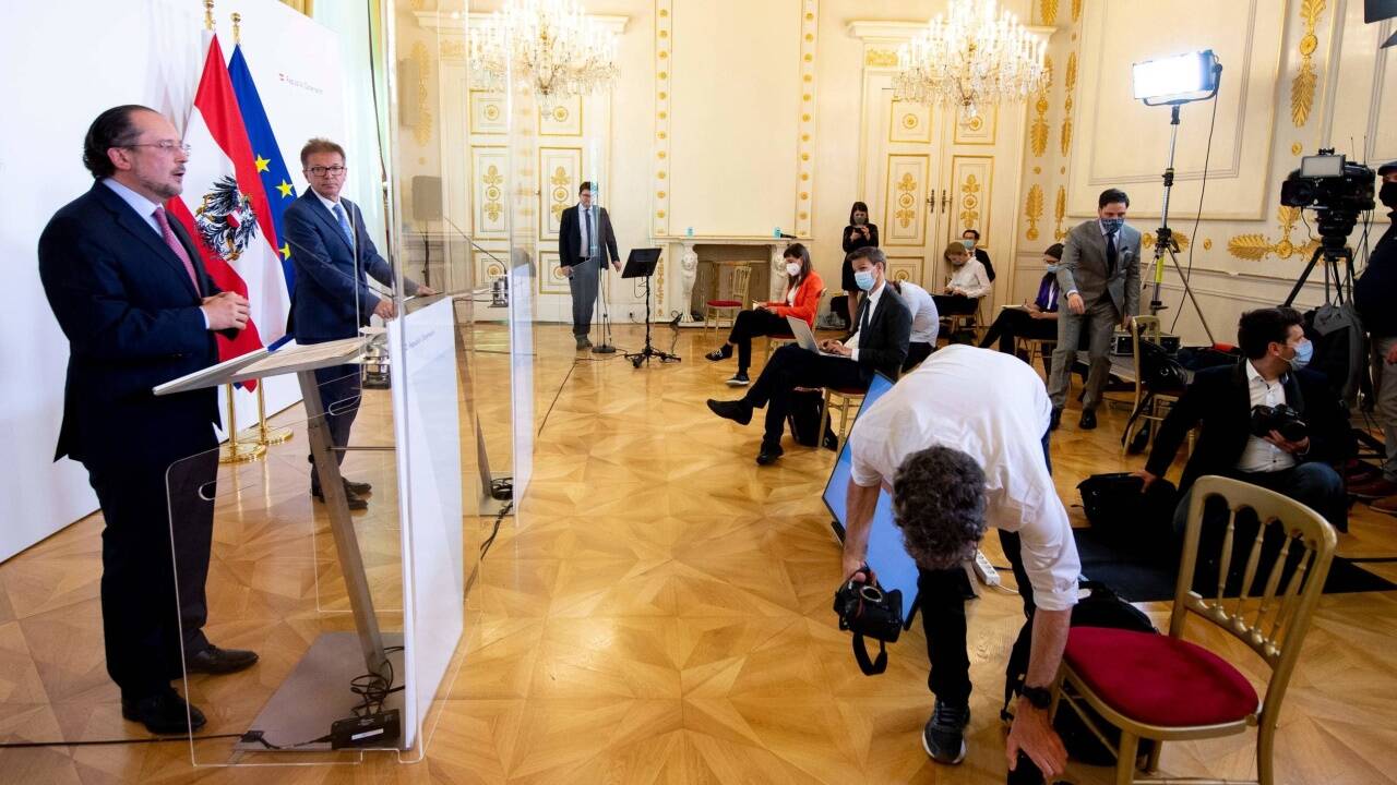 Schallenberg und Anschober beim Pressegespräch im Bundeskanzleramt in Wien.  