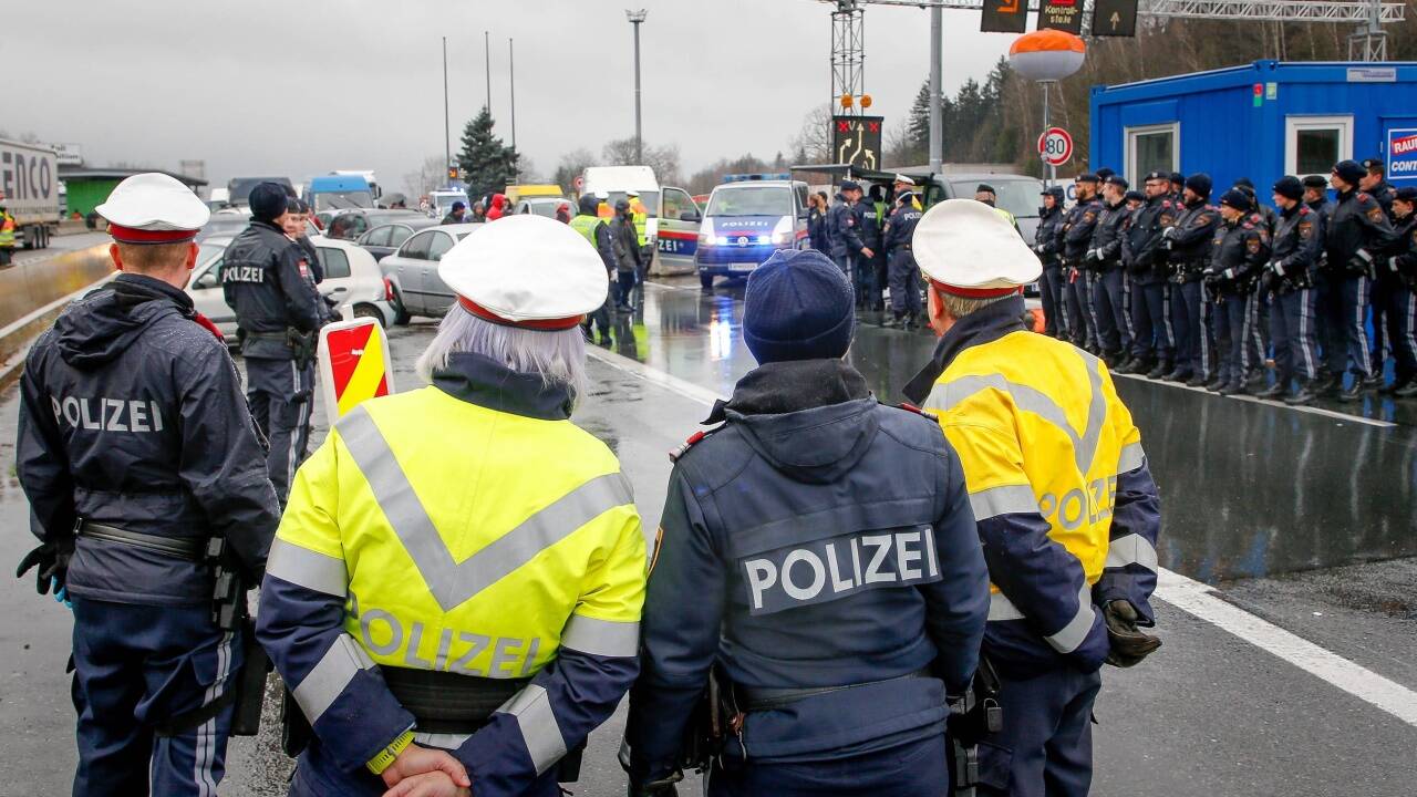 „Menschliche Tragödien“: Am 21. März kam es zu einem Großeinsatz am Walserberg. Bis zu 200 Menschen aus Serbien, Bulgarien und Rumänien wurden an der Einreise gehindert. Sie durften erst nach einer Korridorlösung mit Ungarn die Heimfahrt antreten.  „Menschliche Tragödien“: Am 21. März kam es zu einem Großeinsatz am Walserberg. Bis zu 200 Menschen aus Serbien, Bulgarien und Rumänien wurden an der Einreise gehindert. Sie durften erst nach einer Korridorlösung mit Ungarn die Heimfahrt antreten.