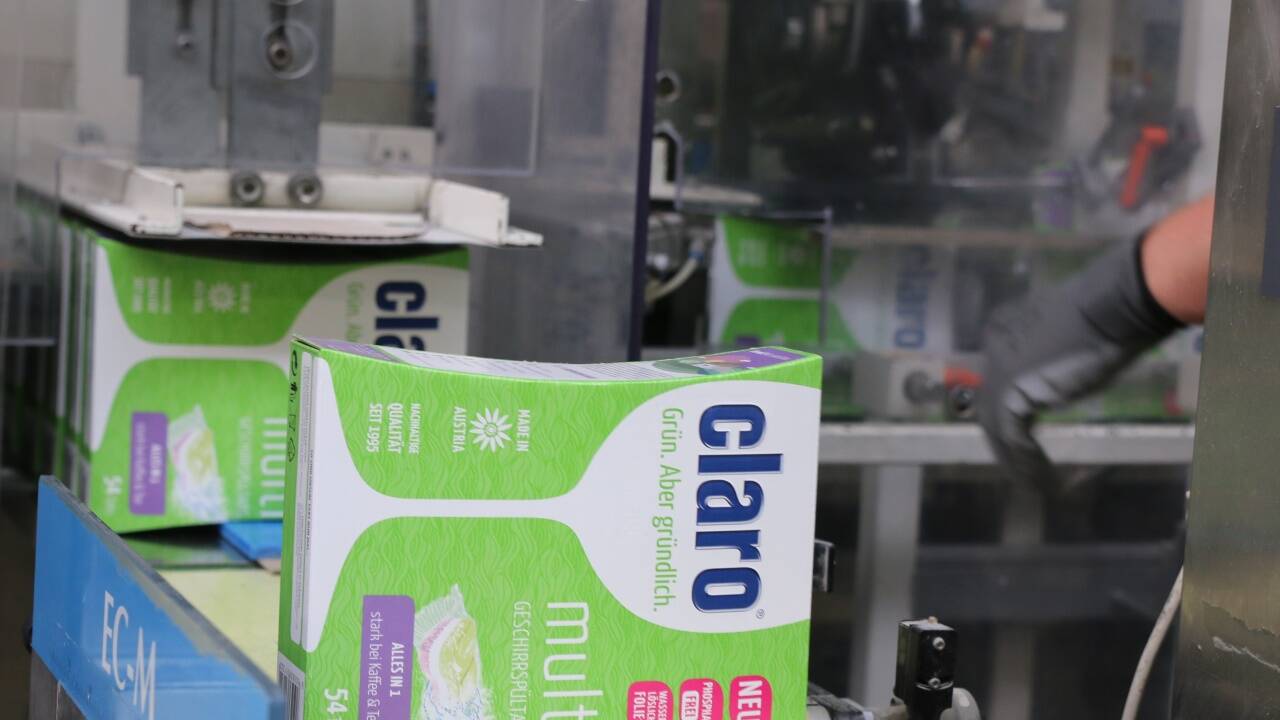 Die Produktion wird Claro ab Juli Zug um Zug nach Anif verlagern. Wieder gelistet ist man nach drei Jahren Pause bei dm Drogeriemarkt. claro Die Produktion wird Claro ab Juli Zug um Zug nach Anif verlagern. Wieder gelistet ist man nach drei Jahren Pause bei dm Drogeriemarkt. claro