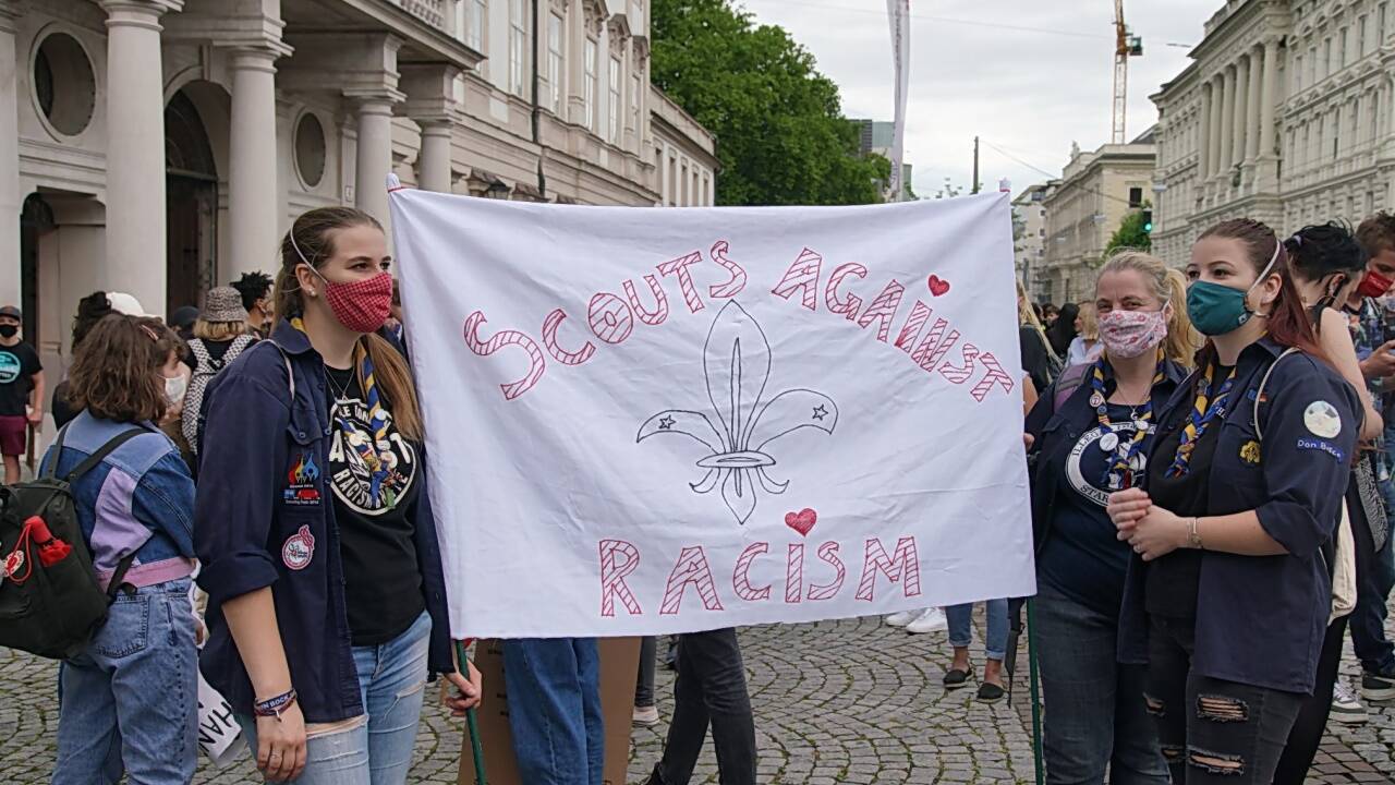 Nach dem Tod von George Floyd solidarisieren sich seit Tagen Menschen weltweit mit dem anhaltenden Protest gegen Rassismus in den USA. Nun auch die Salzburger. 