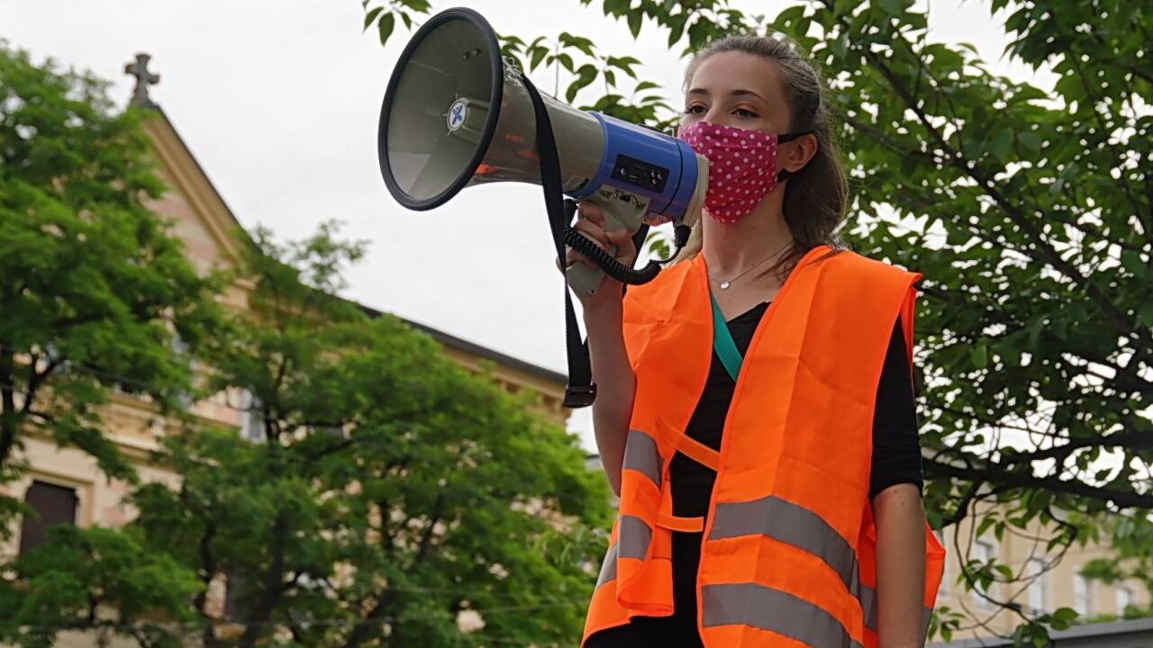 Nach dem Tod von George Floyd solidarisieren sich seit Tagen Menschen weltweit mit dem anhaltenden Protest gegen Rassismus in den USA. Nun auch die Salzburger. 