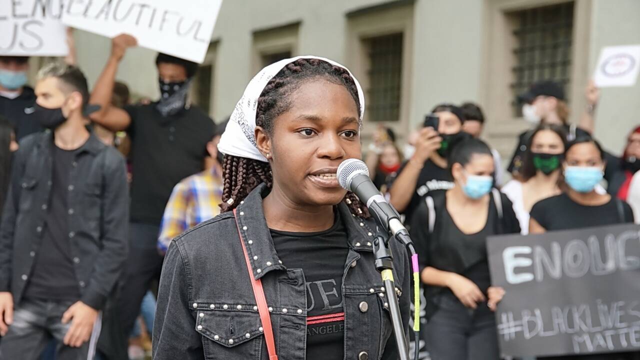 Nach dem Tod von George Floyd solidarisieren sich seit Tagen Menschen weltweit mit dem anhaltenden Protest gegen Rassismus in den USA. Nun auch die Salzburger. 