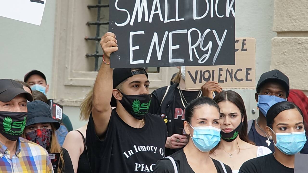 Nach dem Tod von George Floyd solidarisieren sich seit Tagen Menschen weltweit mit dem anhaltenden Protest gegen Rassismus in den USA. Nun auch die Salzburger. 