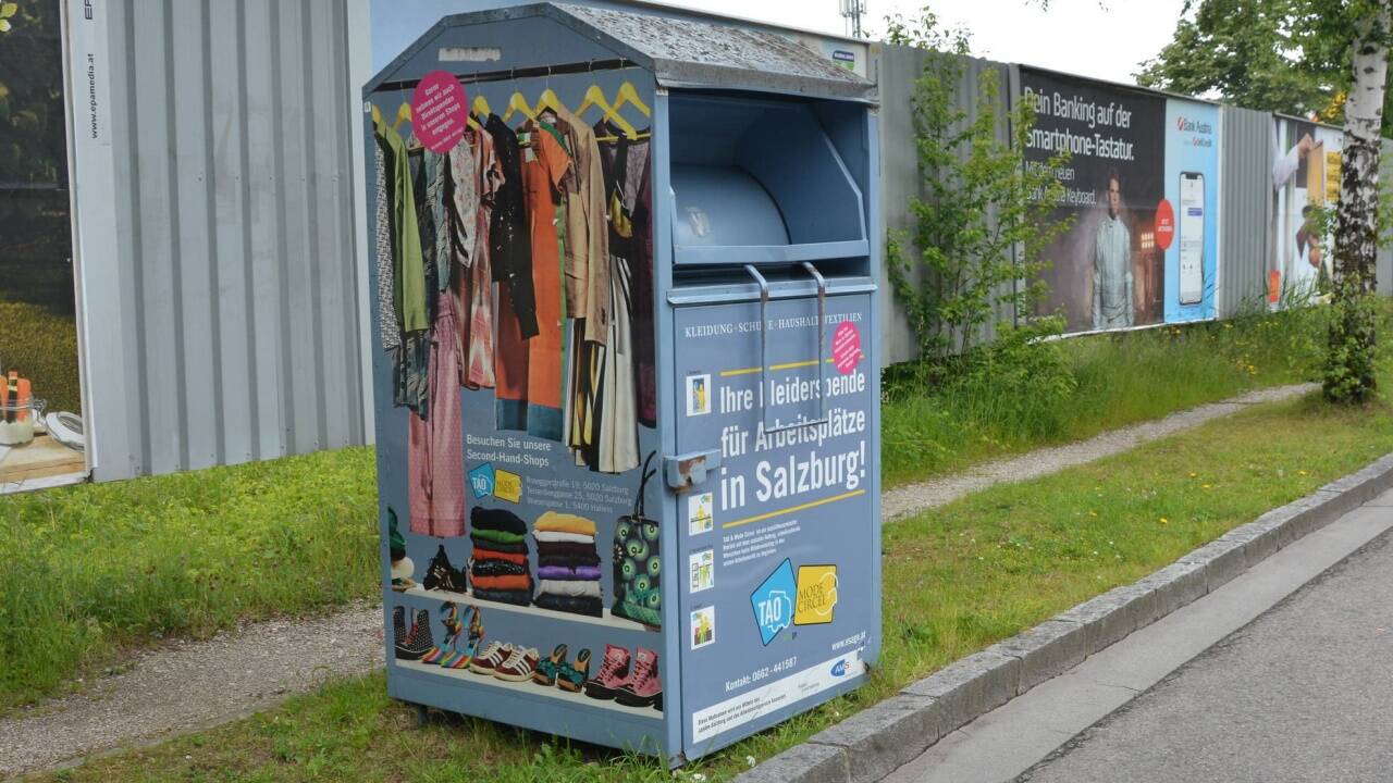 Ein Container der Sozialen Arbeit gemeinnützigen GmbH (TAO Modecircel) in der Stadt Salzburg. 