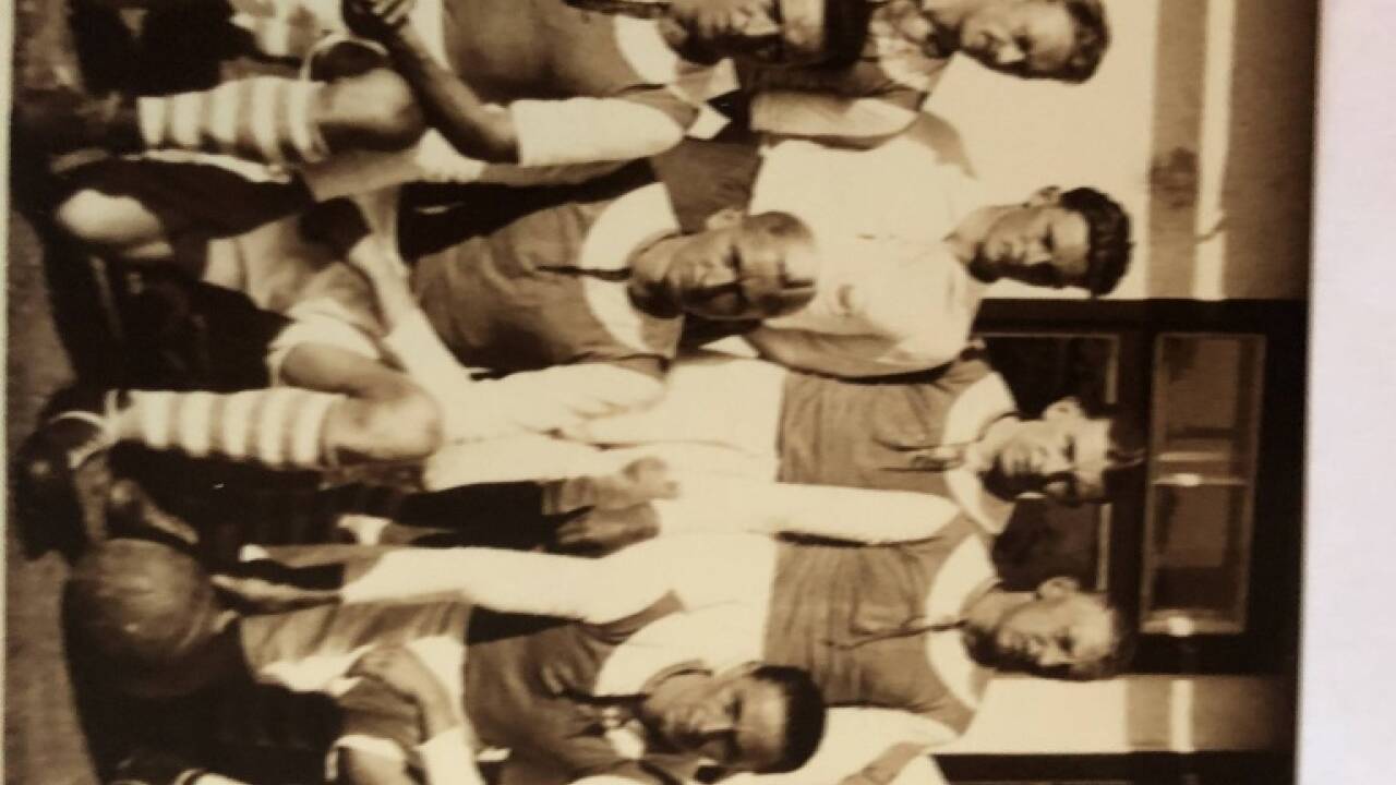 Mannschaftsfoto von Austria Salzburg anno 1939: Vorne Mitte Goalgetter Max Schwanzer. Mannschaftsfoto von Austria Salzburg anno 1939: Vorne Mitte Goalgetter Max Schwanzer.
