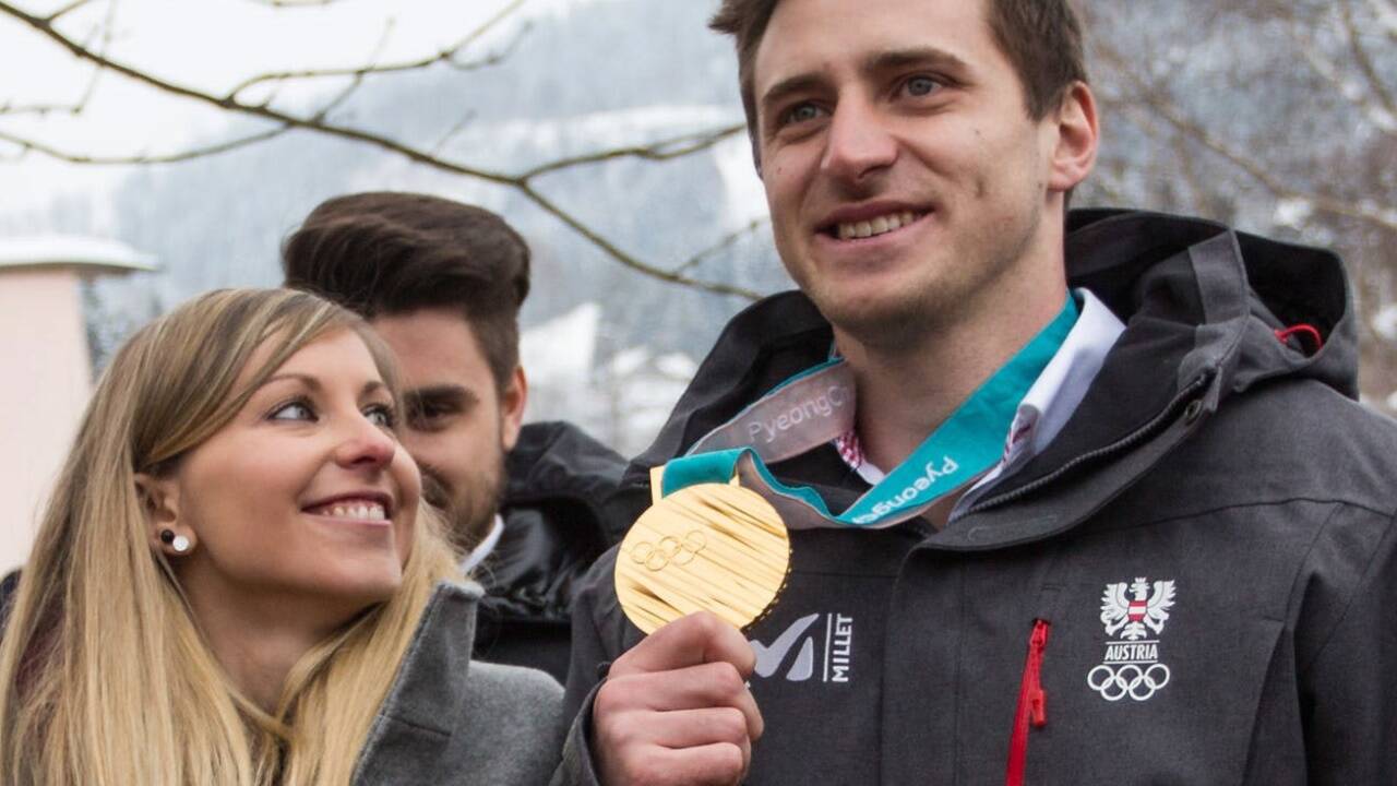 Goldig: Matthias Mayer mit seiner nunmehrigen Ehefrau Claudia. Goldig: Matthias Mayer mit seiner nunmehrigen Ehefrau Claudia.