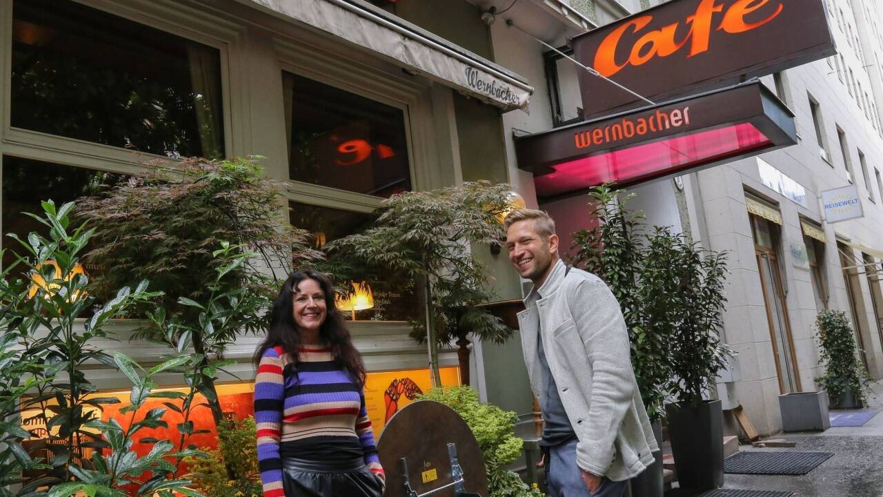 Freuen sich auf den Neustart des Café Wernbacher: Monique Wernbacher und Didi Maier. 