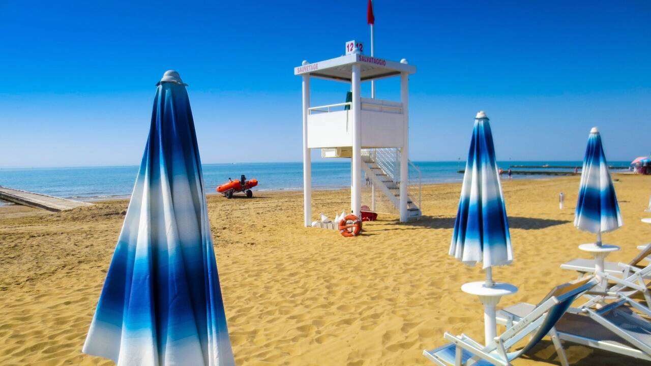 Am Strand von Jesolo wird es nicht mehr lange so einsam sein.  