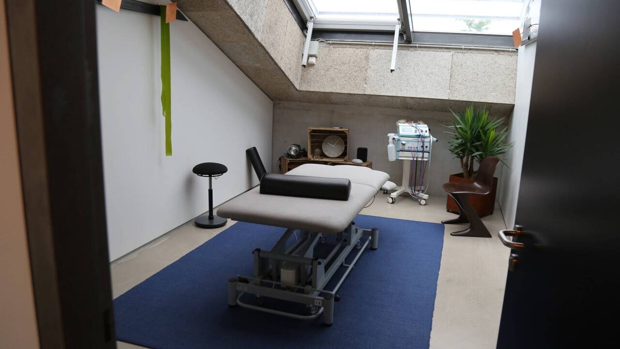 Selbstständige Physiotherapeuten, Osteopathen und Heilmasseure sind mit einem Beteiligungsmodell an das Studio angeschlossen. 