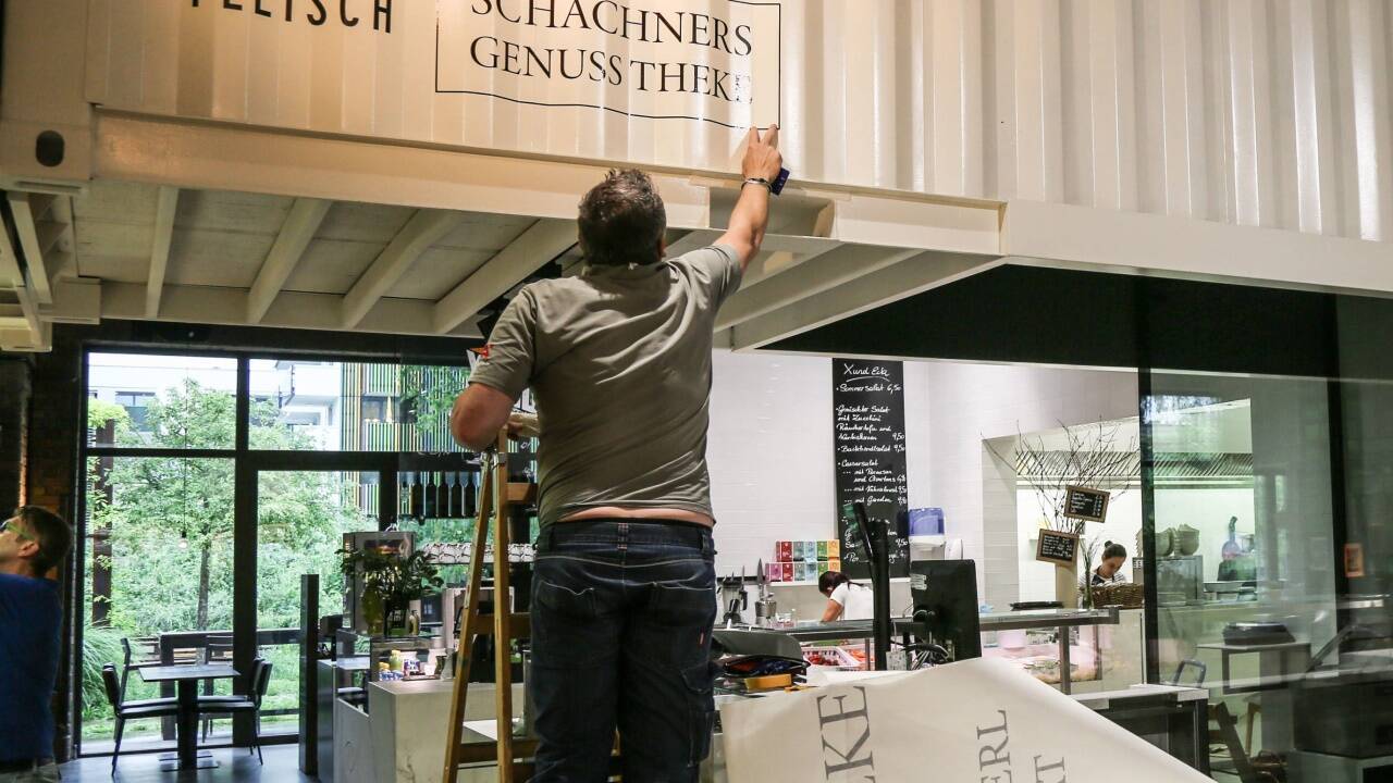 Bei Schachners Genusstheke wird es ab Juli regionale Fleisch- und Geflügelgerichte geben.  
