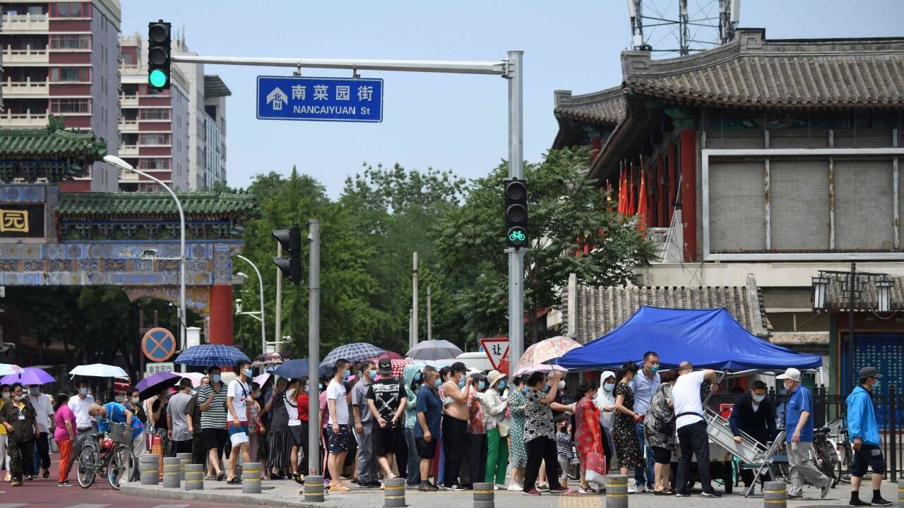Massentests in Peking. 