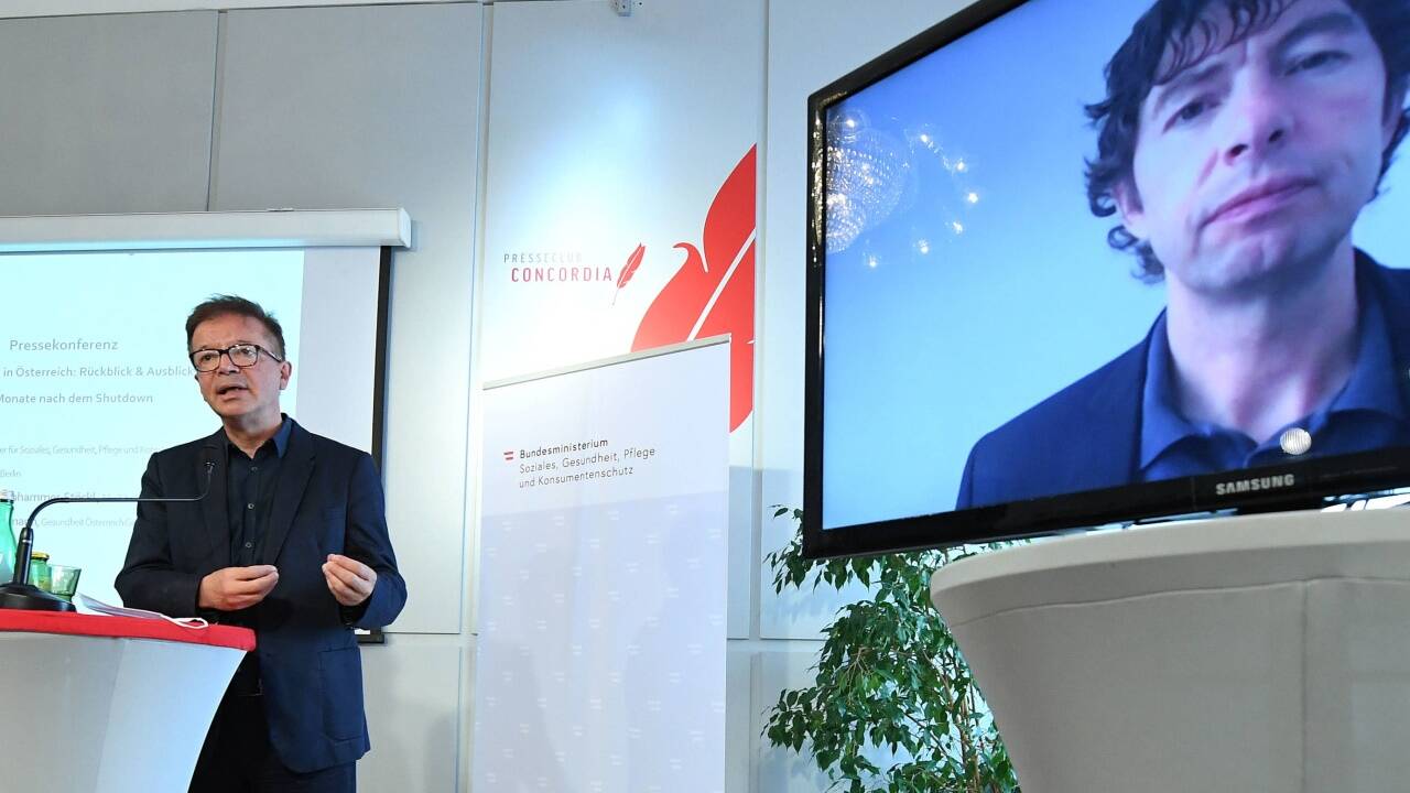 Gesundheitsminister Rudolf Anschober und via Liveschaltung der deutsche Virologe Christian Drosten.  