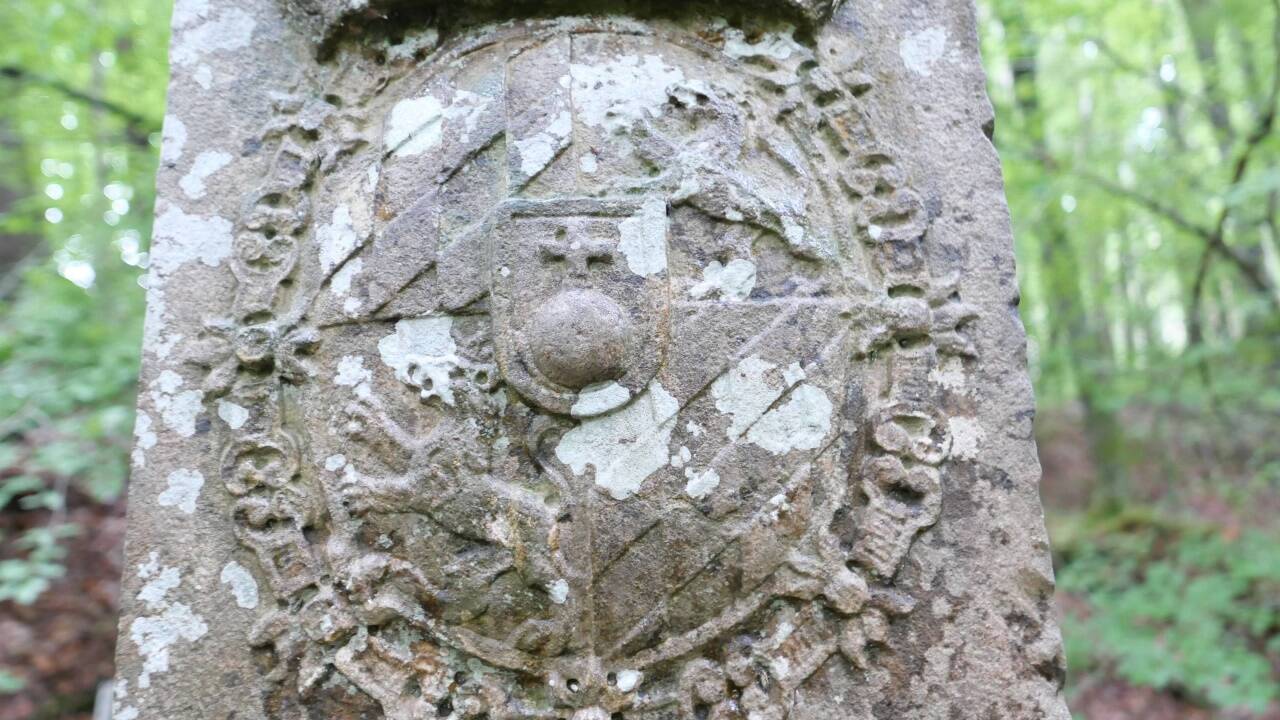 Die bayerische Seite der Grenzsäule. Die bayerische Seite der Grenzsäule.