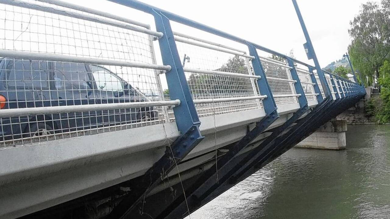 Die Heidebrücke zwischen der Pernerinsel und dem Stadtteil Neualm wird ab 22. Juni generalsaniert und bis Anfang November gesperrt... 