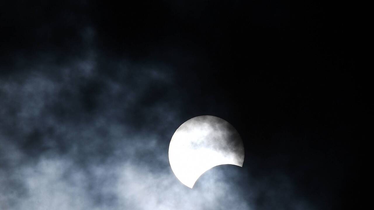 Sonnenmond in Hanoi (Vietnam).  