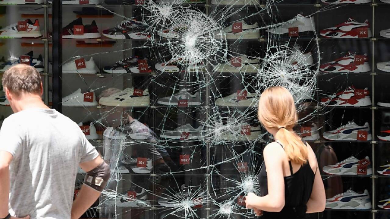 Neun Geschäfte wurden geplündert 