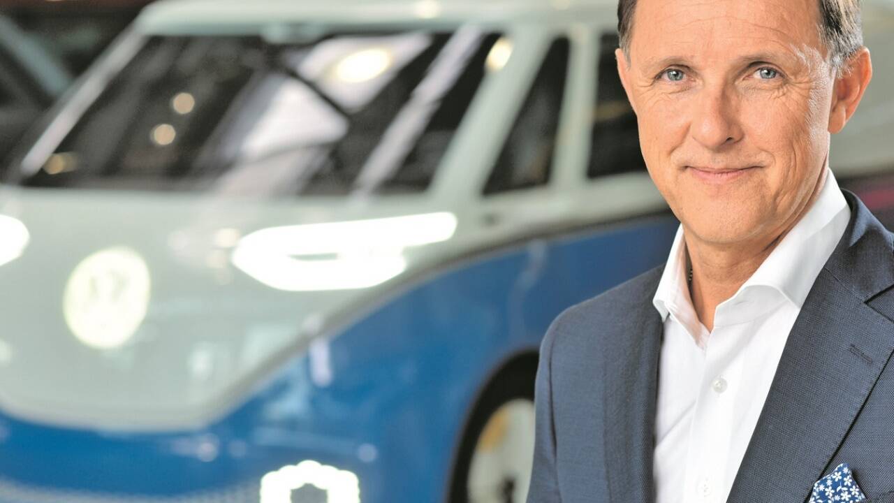 VW-Nutzfahrzeuge-Chef Thomas Sedran setzt große Hoffnungen auf den elektrischen VW ID.BUZZ. 