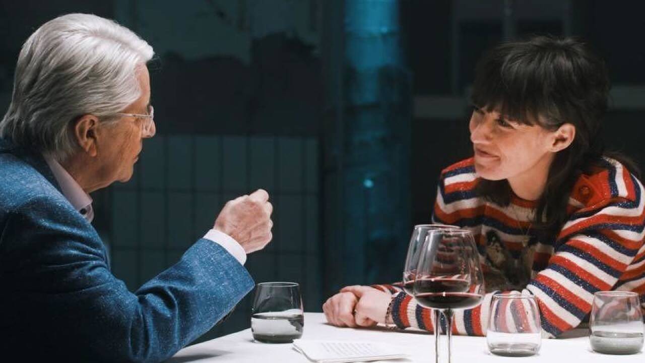 Der große alte Showmaster und die Bestsellerautorin: Frank Elstner im Gespräch mit Charlotte Roche.  Der große alte Showmaster und die Bestsellerautorin: Frank Elstner im Gespräch mit Charlotte Roche.