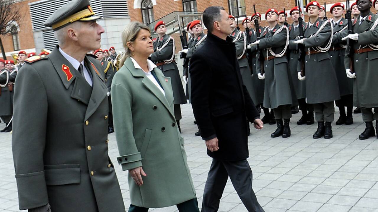 Tanner sieht militärische Verteidigung weiterhin als Kernaufgabe  Tanner sieht militärische Verteidigung weiterhin als Kernaufgabe