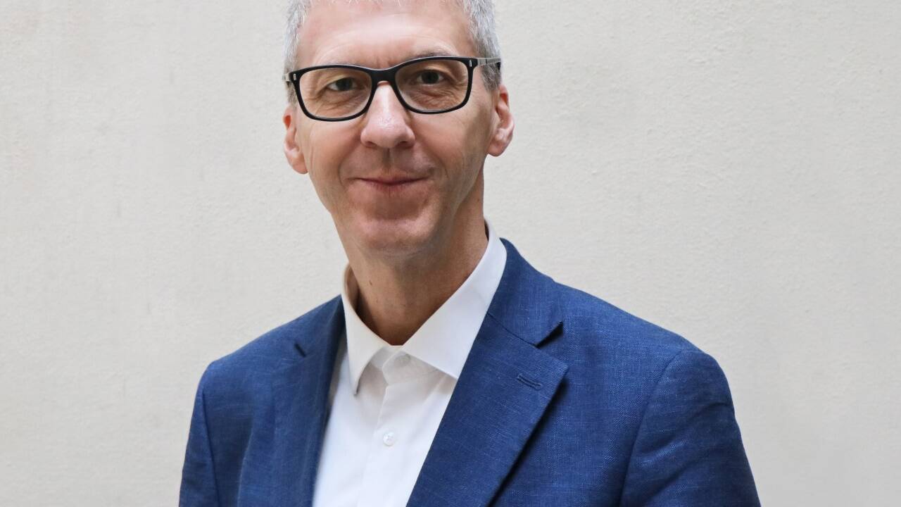 „Jeder Roboter hat als Grundlage formale Logik. Das greift aber für menschliche Kommunikation viel zu kurz“, sagt Manfred Glauninger, Soziolinguist an der Uni Wien und der Österreichischen Akademie der Wissenschaften. „Jeder Roboter hat als Grundlage formale Logik. Das greift aber für menschliche Kommunikation viel zu kurz“, sagt Manfred Glauninger, Soziolinguist an der Uni Wien und der Österreichischen Akademie der Wissenschaften.