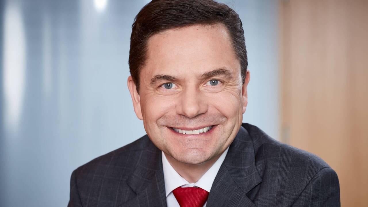 Fritz Poppmeier folgt Gerhard Drexel.  Fritz Poppmeier folgt Gerhard Drexel.