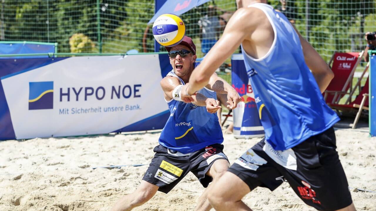 Florian Schnetzer (l.) mit Lorenz Petutschnig.  