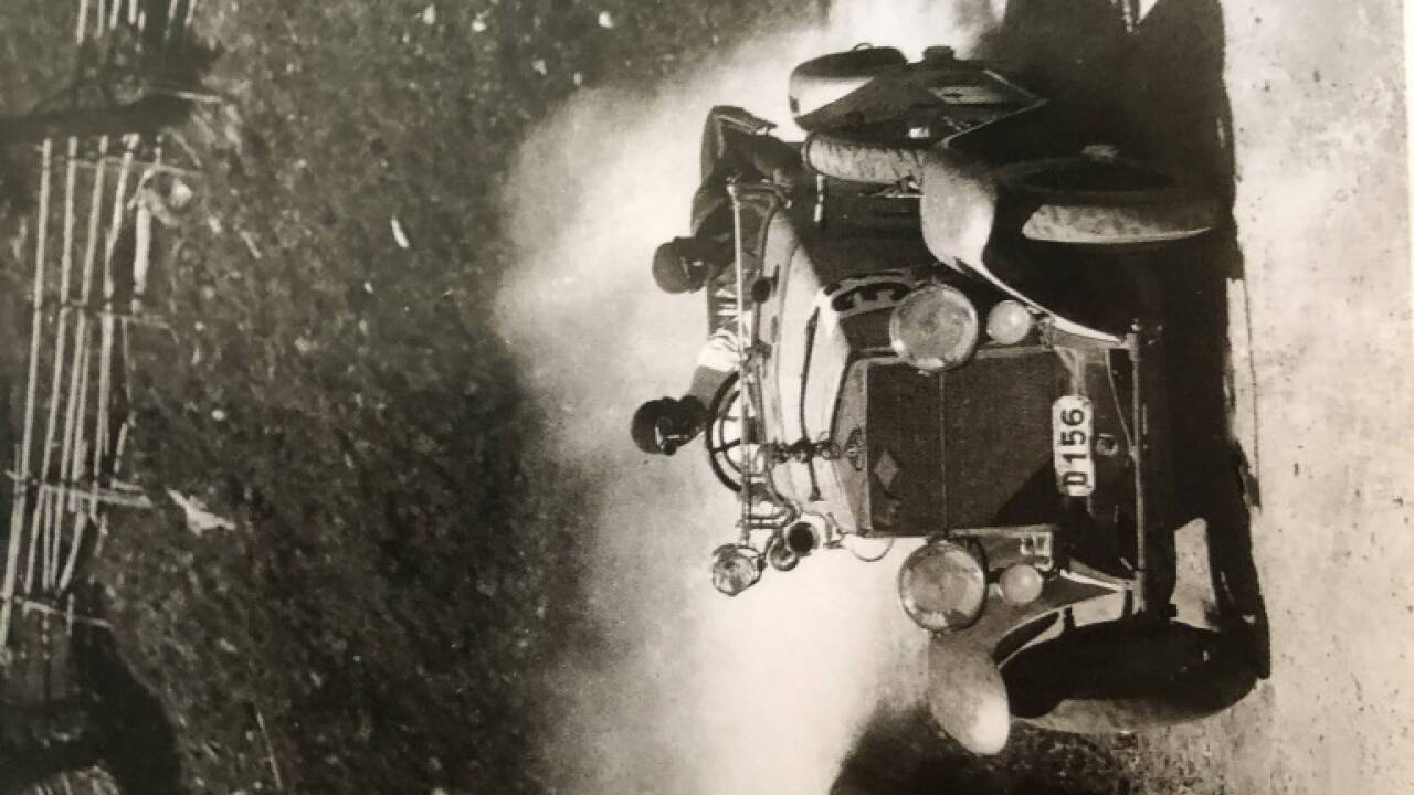 Tauernrennen-Klassensieger Josef Sigl aus Obertrum 1925 mit seinem mächtigen Acht-Liter-Rennauto „Gräf&Stift“. Tauernrennen-Klassensieger Josef Sigl aus Obertrum 1925 mit seinem mächtigen Acht-Liter-Rennauto „Gräf&Stift“.