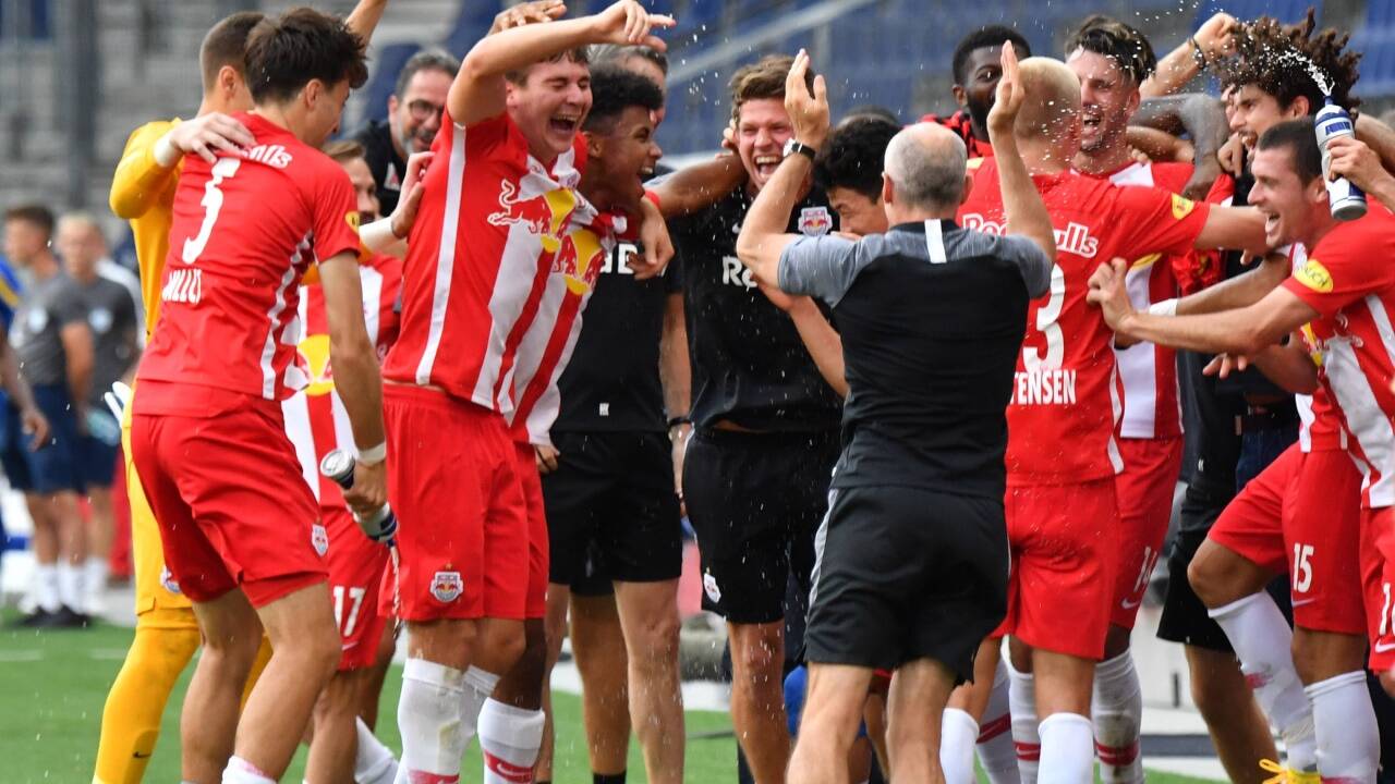 Die Bullen bejubeln den neuerlichen Meistertitel. 