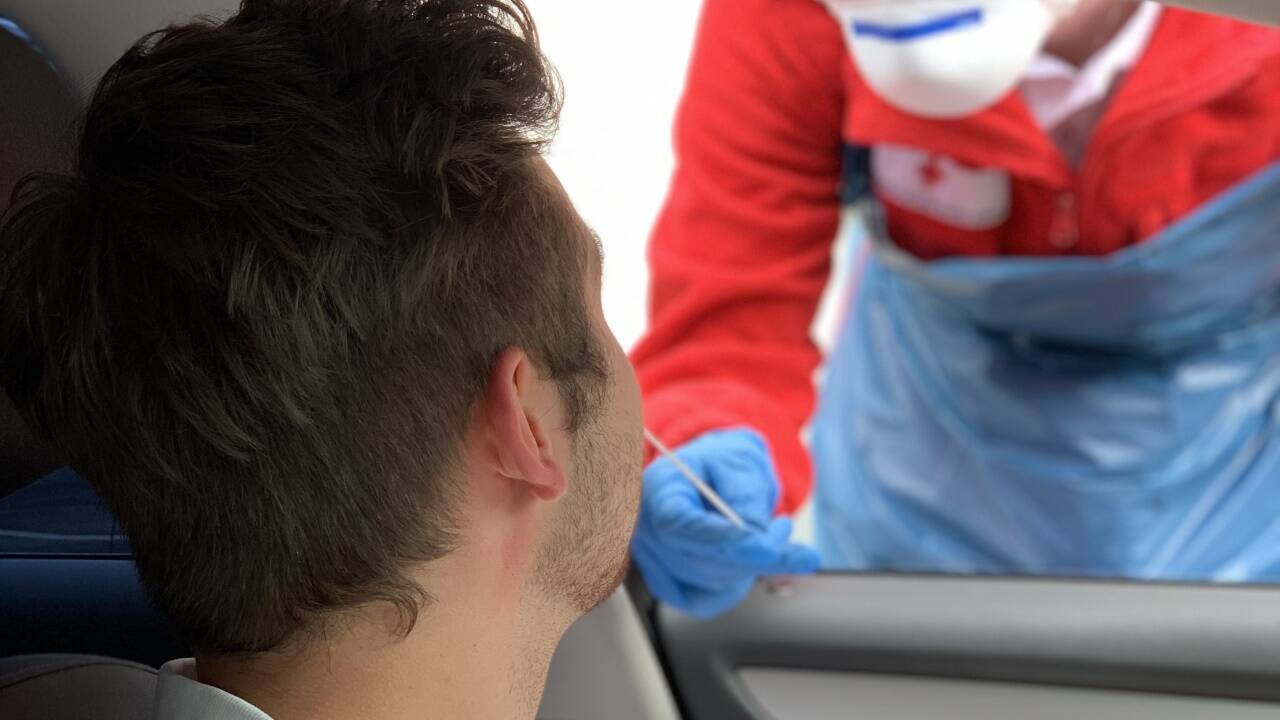 Das Rote Kreut nahm die Abstriche für die Tests ab. Das Rote Kreut nahm die Abstriche für die Tests ab.