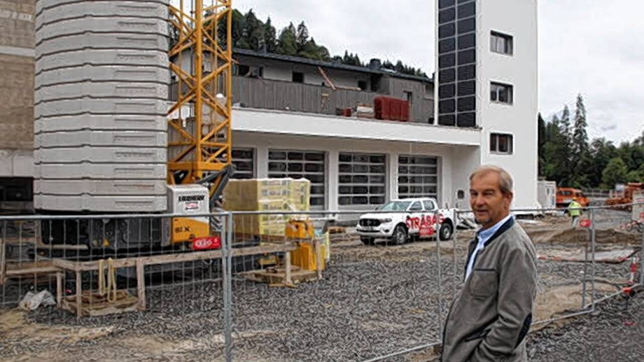 Bürgermeister Hermann Rohrmoser vor der Baustelle bei der Ortseinfahrt von Maria Alm. Bürgermeister Hermann Rohrmoser vor der Baustelle bei der Ortseinfahrt von Maria Alm.