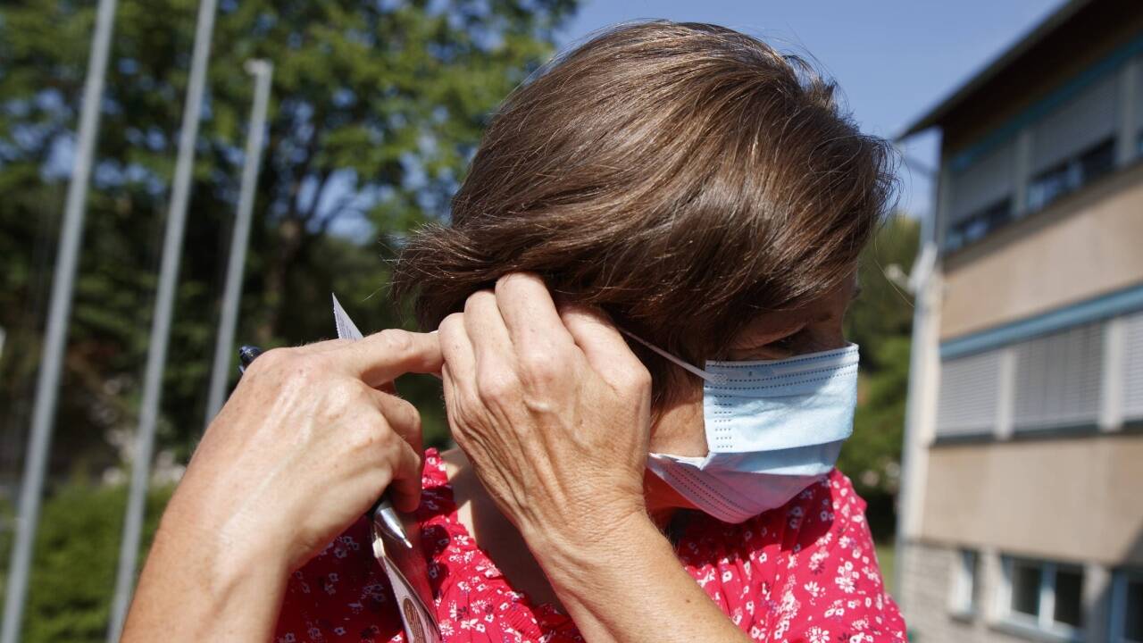 Manche verwenden die Maske auch im Alltag noch. Manche verwenden die Maske auch im Alltag noch.
