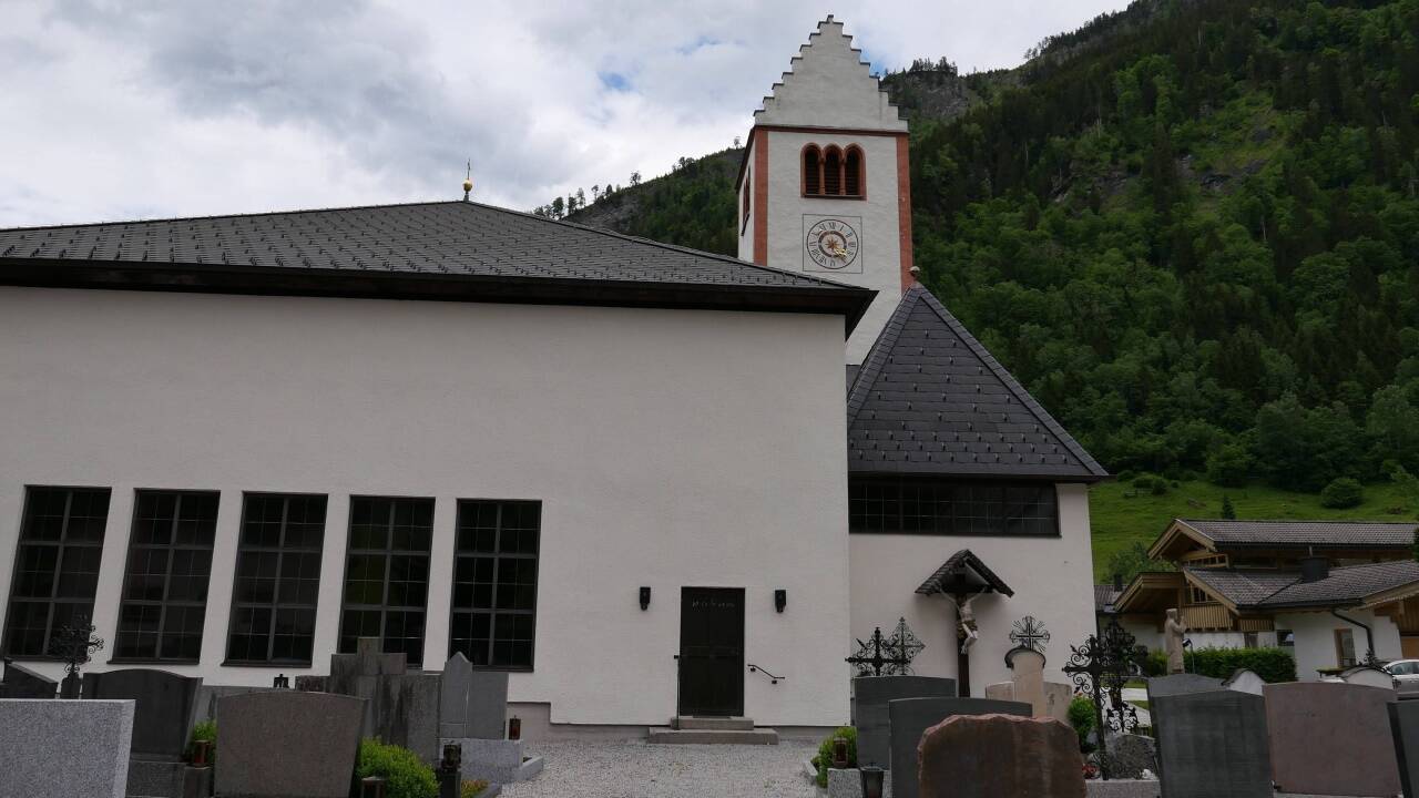 Blick auf die Pfarrkirche Fusch.  