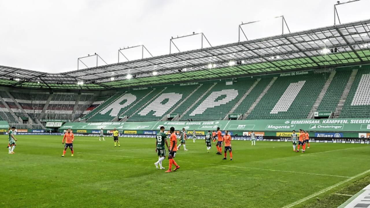 Das Plakat war vor dem Heimspiel gegen Hartberg zu sehen 